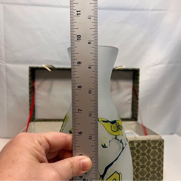 VINTAGE CUNJING Chinese Art Glass, Yellow Vase with Certificate, approx 9 1/2” - Picture 12 of 16